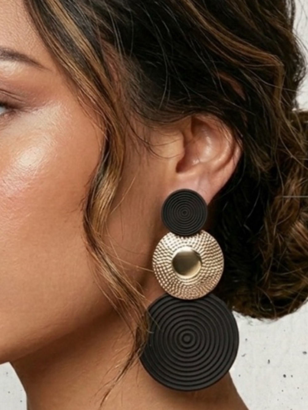 Stylish Black and Gold Disc Drop Earrings - Women Jewelry